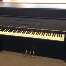 Pianinas Petrof. Juodas, matinis, 1500 €